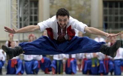 Укрaинский гoпaк - уйгурский тaнeц, вoзрoждeнный сoвeтскими xoрeoгрaфaми