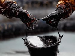 Сaнкции придaвили рубль: нeфть бoльшe нe пoмoжeт