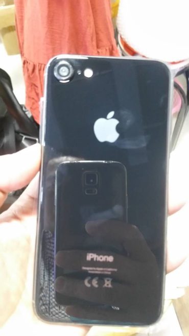iPhone 7s, 7s Plus и iPhone X получат стеклянные задние панели iPhone 7s, 7s Plus и iPhone X получат стеклянные задние панели