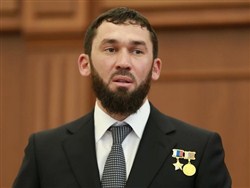 Глава парламента Чечни объявил кровную месть блогеру: "С братьями будем тебя искать" Глава парламента Чечни объявил кровную месть блогеру: