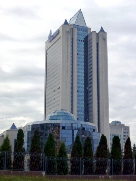 Мужчина погиб, выпав из окна 30-го этажа офиса «Газпрома» в Москве Мужчина погиб, выпав из окна 30-го этажа офиса «Газпрома» в Москве0
