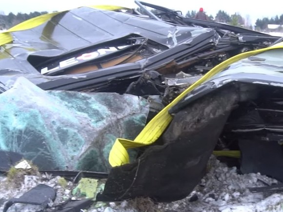 Москвичи в Карелии на спор сбросили Gelandewagen с вертолета Москвичи в Карелии на спор сбросили Gelandewagen с вертолета0