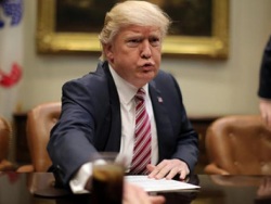 Трамп обрушился на помощников за пропущенный звонок от Путина Трамп обрушился на помощников за пропущенный звонок от Путина0