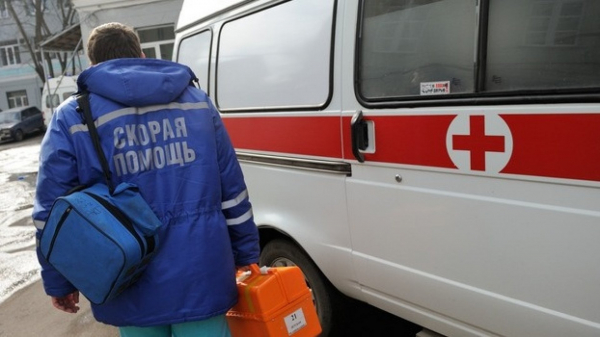 Российские врачи скорой выбросили пациента в снег и уехали Российские врачи скорой выбросили пациента в снег и уехали0