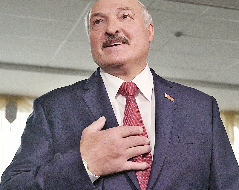 Лукашенко предложил Макрону помочь с проблемой желтых жилетов Лукашенко предложил Макрону помочь с проблемой желтых жилетов