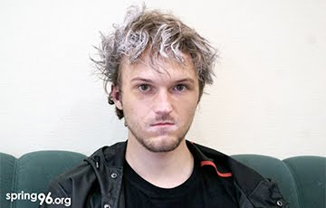 «На голову вылили белую краску как метку — потом били сильнее» «На голову вылили белую краску как метку — потом били сильнее»0