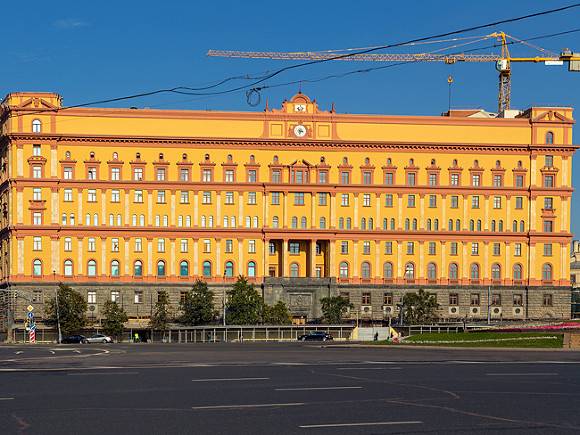На Лубянке задержали активиста с плакатом «Навального отравили» На Лубянке задержали активиста с плакатом «Навального отравили»0