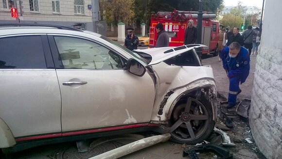 Три человека госпитализированы после ДТП на Остоженке Три человека госпитализированы после ДТП на Остоженке