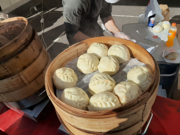 Аппетитная шкварчащая рулька стала хитом Фестиваля национальных кухонь Аппетитная шкварчащая рулька стала хитом Фестиваля национальных кухонь