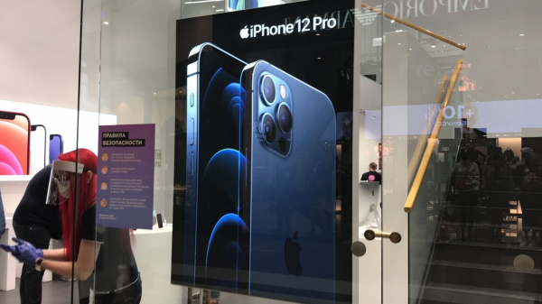 Петербуржцы раскупили почти все новые iPhone 12 за одно утро Петербуржцы раскупили почти все новые iPhone за одно утро3