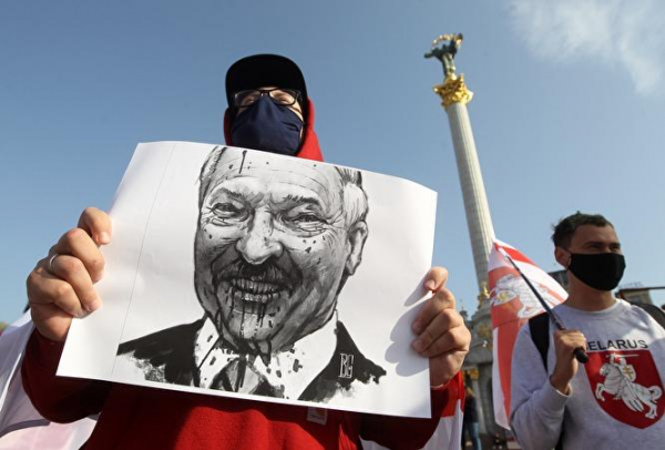 «У проходных дежурят автозаки, рабочим выкручивают яйца…» «У проходных дежурят автозаки, рабочим выкручивают яйца…»1