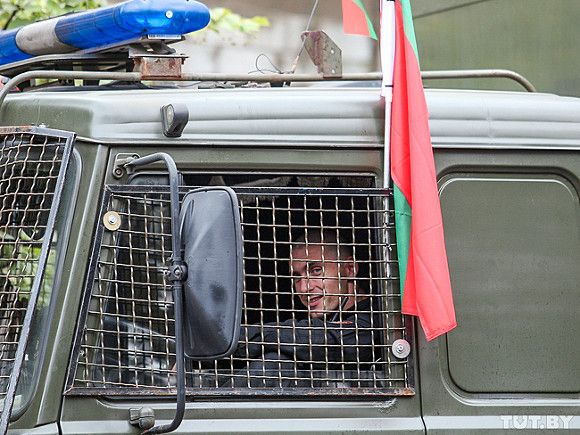 «У проходных дежурят автозаки, рабочим выкручивают яйца…» «У проходных дежурят автозаки, рабочим выкручивают яйца…»0