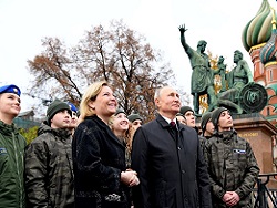 Бой кремлёвских курантов задержали на 15 минут, чтобы услышал Путин Бой кремлёвских курантов задержали на 15 минут, чтобы услышал Путин