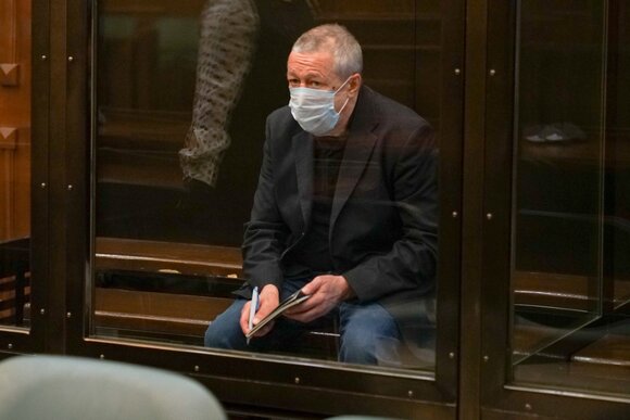Сестра Михаила Ефремова не подтвердила слухи о разводе актера Сестра Михаила Ефремова не подтвердила слухи о разводе актера