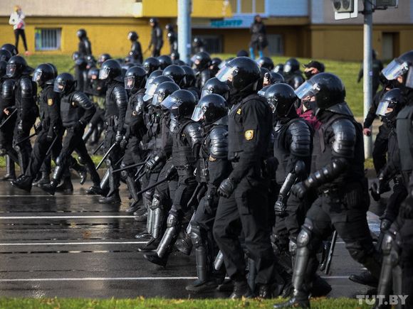 На акциях протеста в Минске начались задержания На акциях протеста в Минске начались задержания
