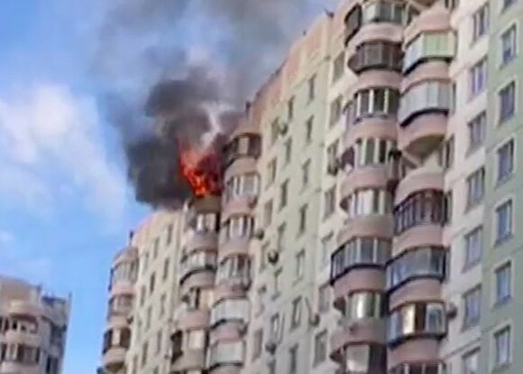 Пожар произошел в квартире жилого дома на юго-востоке Москвы Пожар произошел в квартире жилого дома на юго-востоке Москвы