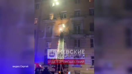 Очевидцы показали, как полыхала квартира барахольщика на 5-й Советской Очевидцы показали, как полыхала квартира барахольщика на 5-й Советской0