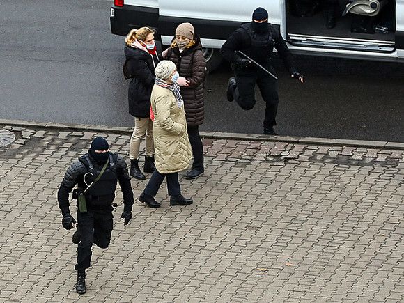 Силовики задержали участников «Марша народного трибунала» в Минске Силовики задержали участников «Марша народного трибунала» в Минске0
