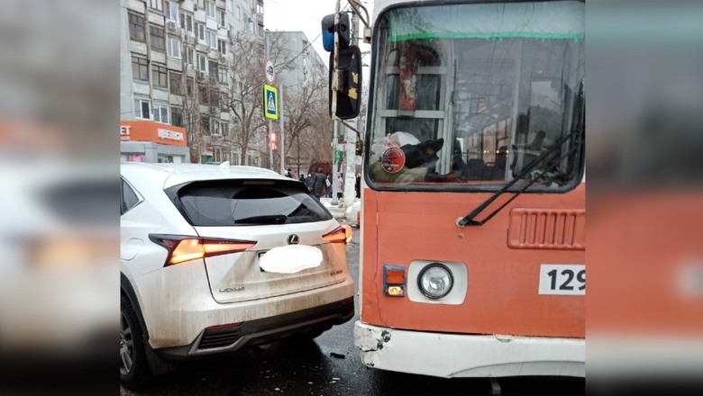 В Волгограде гаишники в течение двух часов инсценировали ДТП в пользу "Лексуса" В Волгограде гаишники в течение двух часов инсценировали ДТП в пользу "Лексуса"