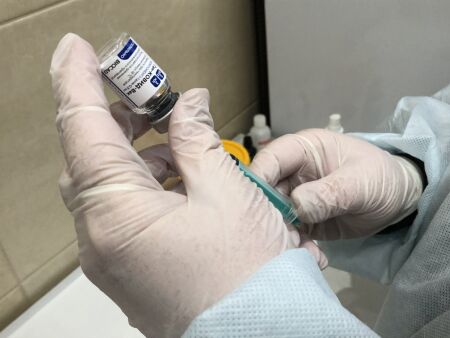 Смольный откроет горячую линию для записи на прививки от КОВИД Смольный откроет горячую линию для записи на прививки от КОВИД0