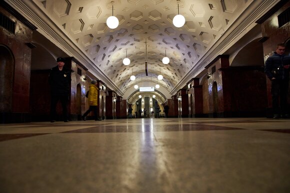 По требованию полиции в Москве закрыли еще две станции метро По требованию полиции в Москве закрыли еще две станции метро