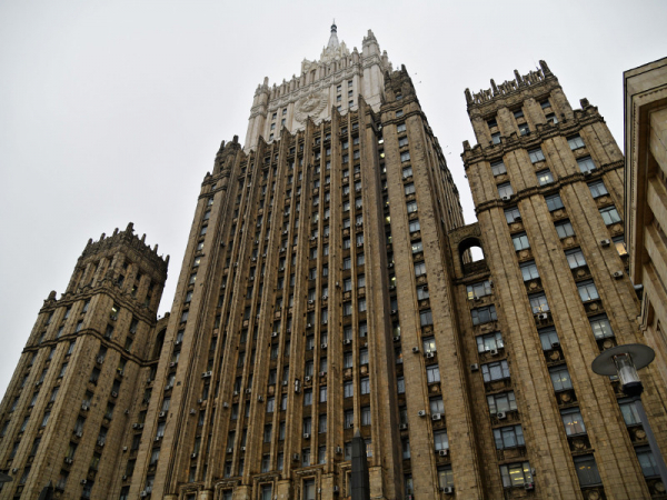 МИД решил выслать из России двух сотрудников посольства Нидерландов после обвинения российских дипломатов в шпионаже МИД решил выслать из России двух сотрудников посольства Нидерландов после обвинения российских дипломатов в шпионаже
