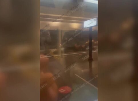 Поезда временно не останавливаются на станции "Славянский бульвар" Поезда временно не останавливаются на станции "Славянский бульвар"