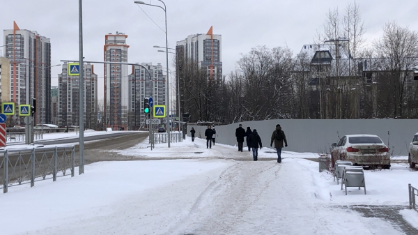 Остановки на Среднерогатской стали декорацией для новостроек Остановки на Среднерогатской выполняют декоративную функцию1