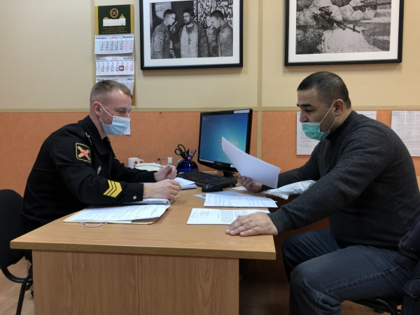 Теперь ты снова в армии: почему петербуржцы возвращаются служить по контракту Теперь ты снова в армии: почему петербуржцы возвращаются служить по контракту0