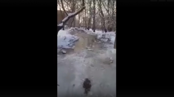 Омичи из многоэтажки близ Восточной рощи в 30-градусные морозы остались без воды Город0