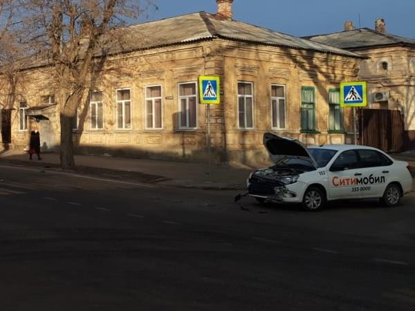 Авария на улице Черевичкина произошла с участием такси Авария на улице Черевичкина произошла с участием такси1