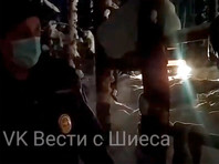 На Шиесе задержали шестерых активистов, боровшихся против мусорного полигона Полиция в палаточном лагере на посту "Баня", 17 февраля 2021 года