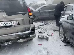 Два десятка автомобилей столкнулись на федеральной трассе "Урал" Два десятка автомобилей столкнулись на федеральной трассе "Урал"