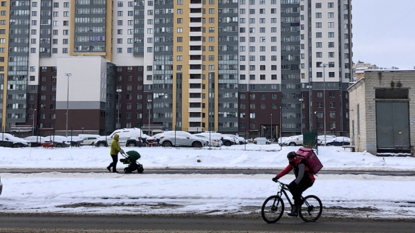 Остановки на Среднерогатской стали декорацией для новостроек Остановки на Среднерогатской выполняют декоративную функцию2