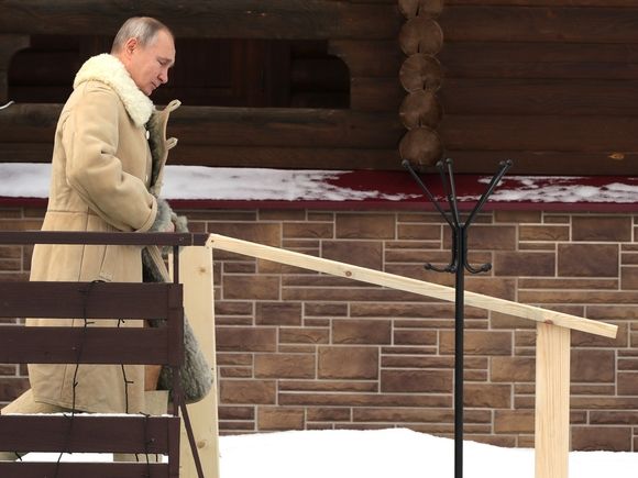 Страна еще не видела настолько одинокого Путина Страна еще не видела настолько одинокого Путина