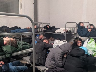Волонтеры за ночь в пургу вывезли более 90 арестованных из ЦВС в Сахарове Волонтеры за ночь в пургу вывезли более 90 арестованных из ЦВС в Сахарове0