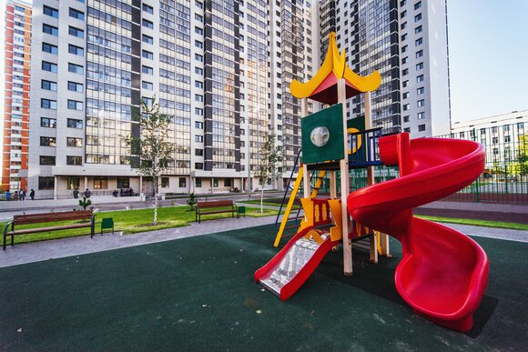 В России предложили разработать единые стандарты безопасности для детских площадок В России предложили разработать единые стандарты безопасности для детских площадок