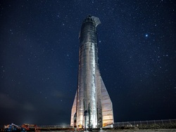 Starship взорвался через несколько минут после посадки Starship взорвался через несколько минут после посадки