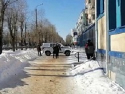 Северодвинец с ружьем взял в заложники сотрудницу офиса микрозаймов Северодвинец с ружьем взял в заложники сотрудницу офиса микрозаймов