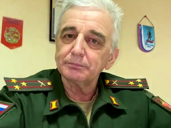 "Еще не всех дураков война поубивала": в военкомате Ленобласти назвали шуткой призыв сдавать в армию бывших В военном комиссариате Ленинградской области назвали шуткой слова начальника отдела по работе с гражданами полковника Юрия Хромова, который 8 марта предложил девушкам сдавать в армию своих бывших возлюбленных