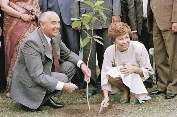 Завтра, 2 марта, Михаилу Горбачеву исполняется 90 лет. Что бы вы хотели ему пожелать? Завтра, 2 марта, Михаилу Горбачеву исполняется 90 лет. Что бы вы хотели ему пожелать?0