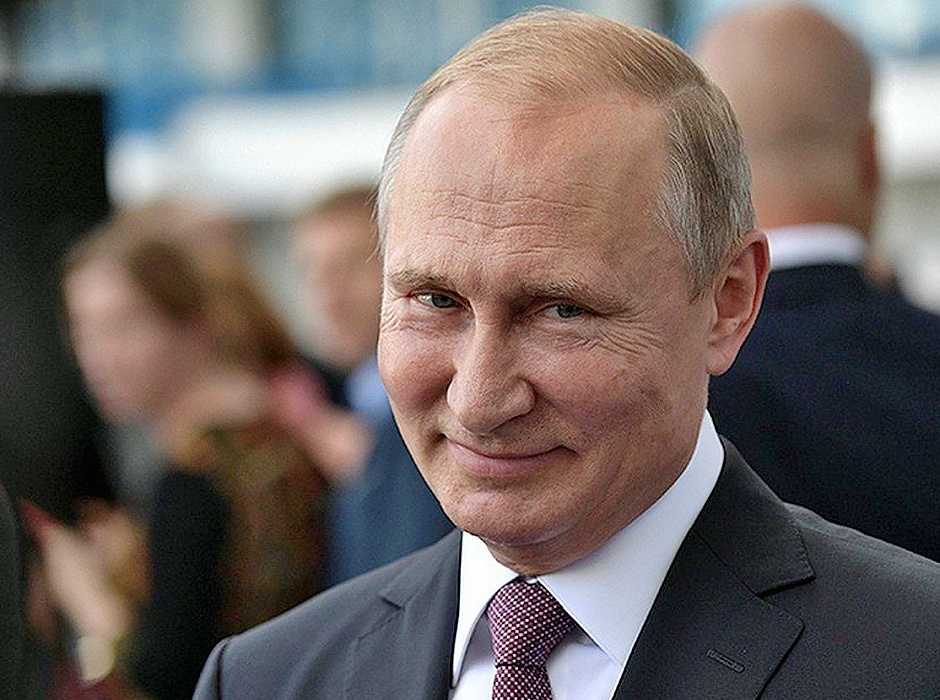 Путин одобрил вызвавший критику закон о просветительской деятельности Путин одобрил вызвавший критику закон о просветительской деятельности