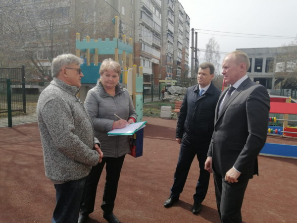 Сергей Чепиков проинспектировал благоустройство дворов в Кировском районе0