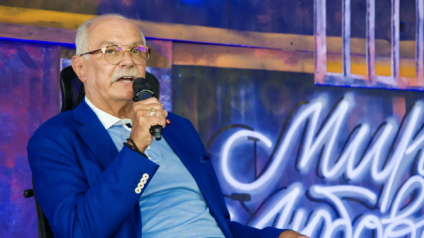 Михалков рассказал, что за пандемию посмотрел 150 фильмов Михалков рассказал, что за пандемию посмотрел 150 фильмов
