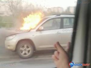 В Волгодонске сгорела иномарка В Волгодонске сгорела иномарка0