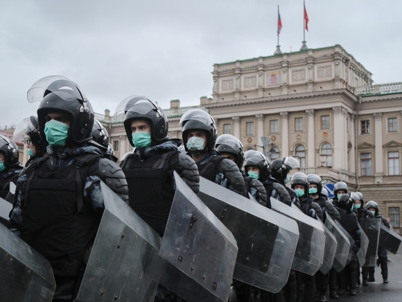 Протестный Петербург: отрезать, заблокировать и бить электрошокером Протестный Петербург: отрезать, заблокировать и бить электрошокером0