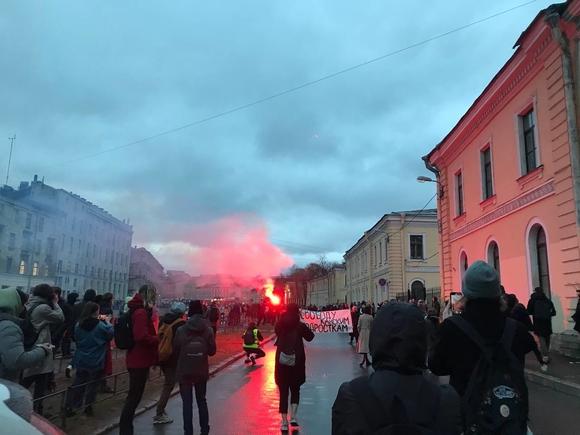 Протестный Петербург: отрезать, заблокировать и бить электрошокером Протестный Петербург: отрезать, заблокировать и бить электрошокером5