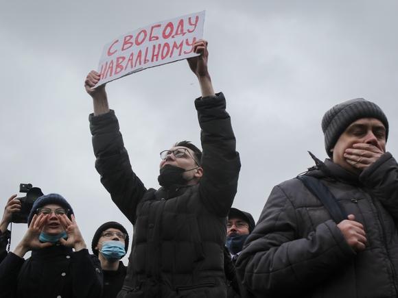 Протестный Петербург: отрезать, заблокировать и бить электрошокером Протестный Петербург: отрезать, заблокировать и бить электрошокером1