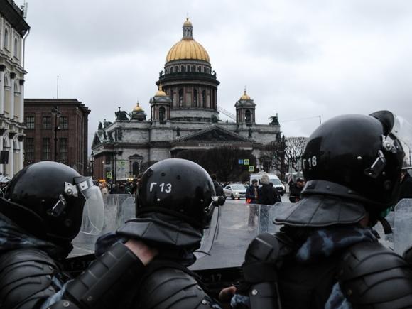 Протестный Петербург: отрезать, заблокировать и бить электрошокером Протестный Петербург: отрезать, заблокировать и бить электрошокером3