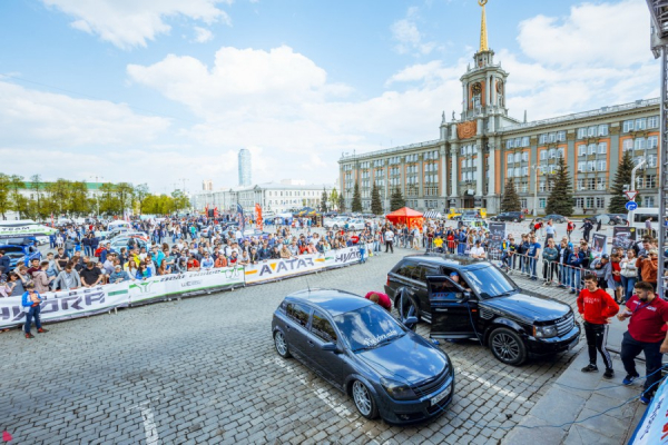 Громче и ярче: обладатели уникальных автомобилей устроят красочное шоу0